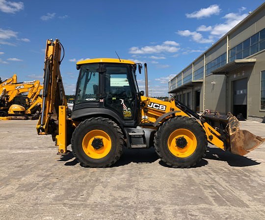 Аренда экскаватора-погрузчика в Кирове (Кировская область) и  Кировской области