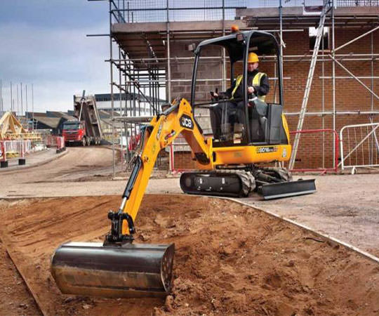 Аренда мини экскаватора в Кирове (Кировская область) и  Кировской области